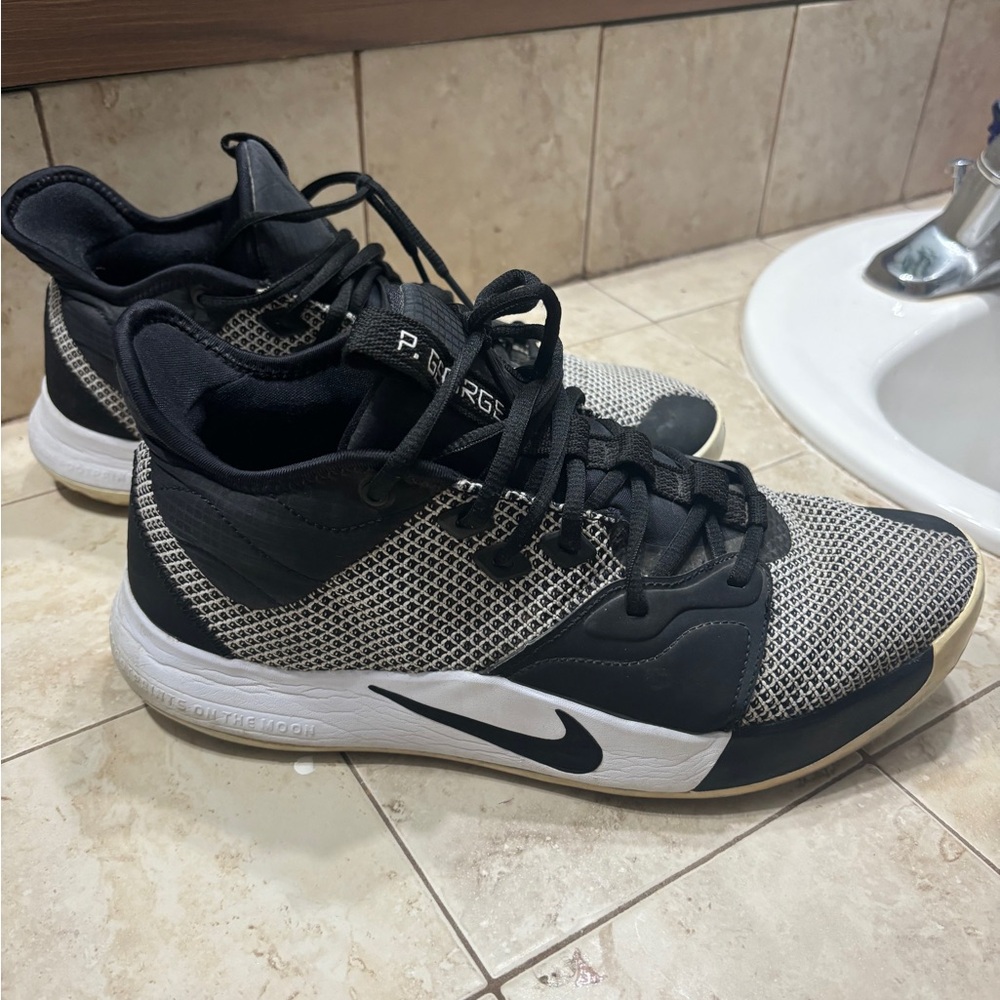 Men's Nike Running Shoes Sneaker sz 10.5